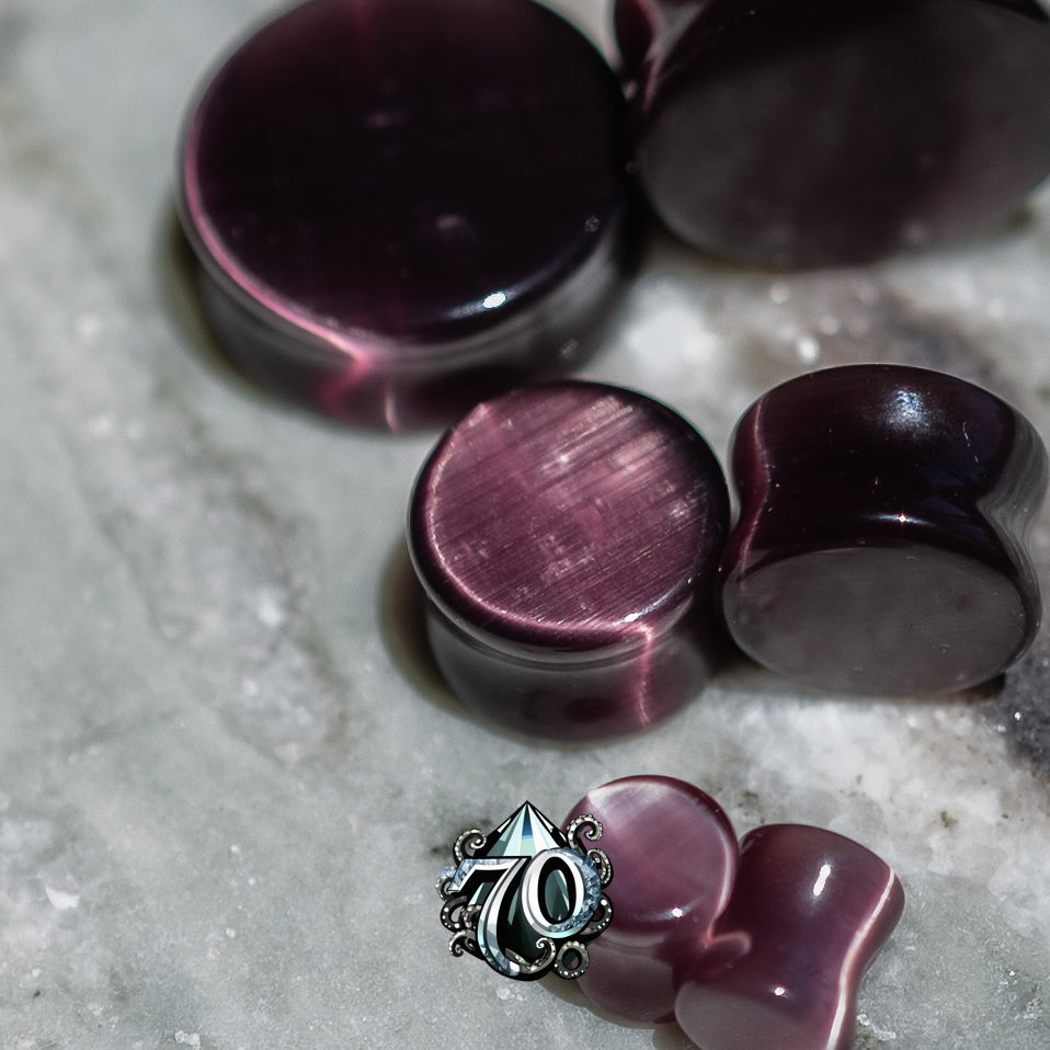 Lilac Purple Cat Eye Plugs, Double Flared Pair Glass Plugs for Stretched Ears 70 Knot