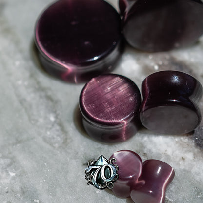 Lilac Purple Cat Eye Plugs, Double Flared Pair Glass Plugs for Stretched Ears 70 Knot